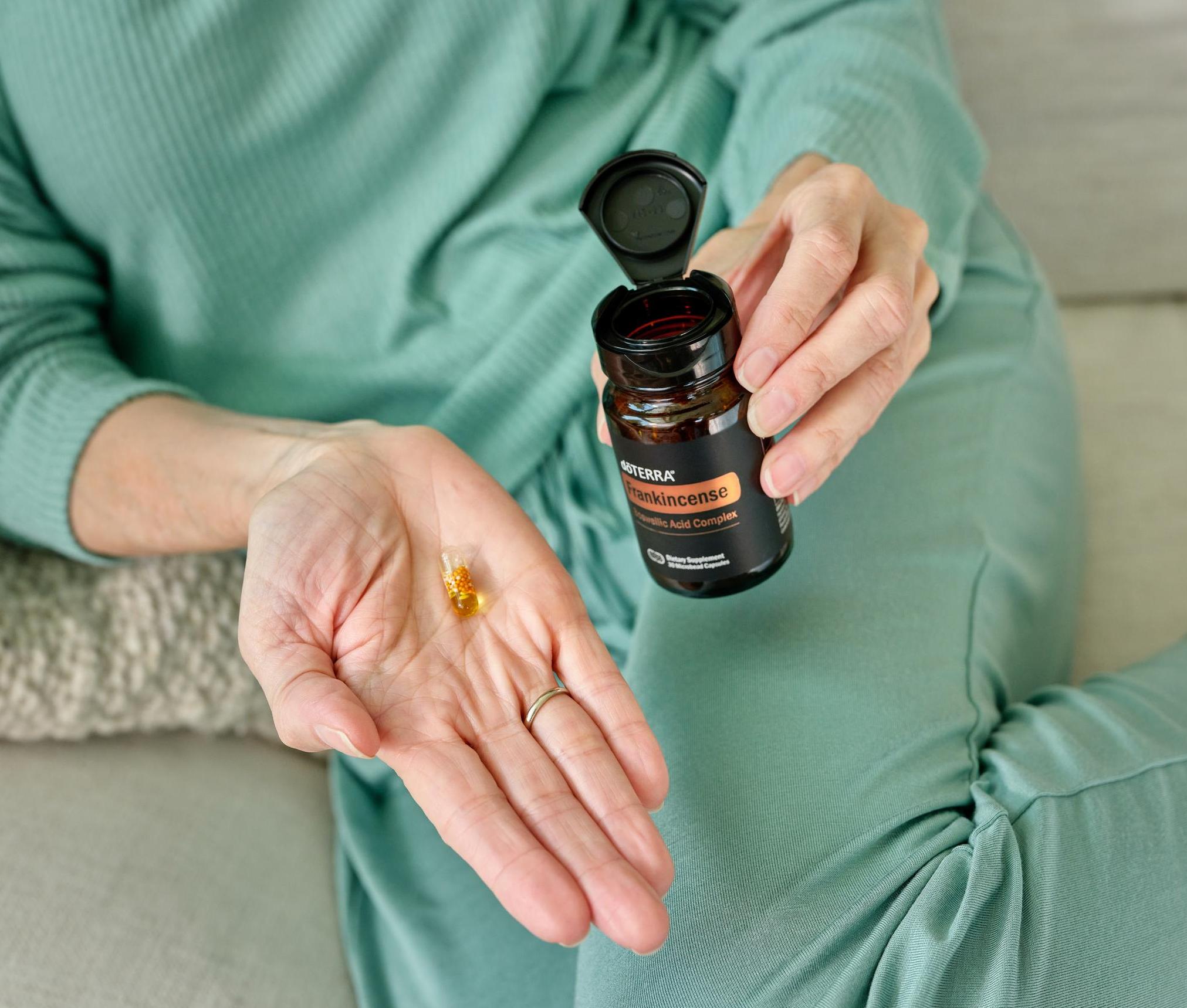 Комплекс dōTERRA с эфирным маслом ладана и босвеллиевой кислотой