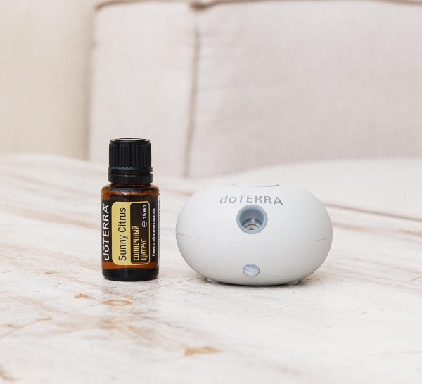 Набор doTERRA «Солнце внутри» портативный диффузор Bubble серый с датчиком движения и "Солнечный цитрус", 15 мл