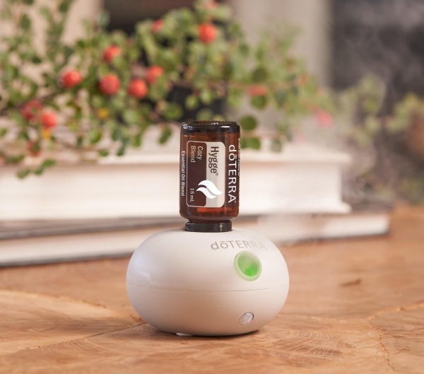 Набор doTERRA портативный диффузор Bubble с датчиком движения и смесь Hygge, 15 мл