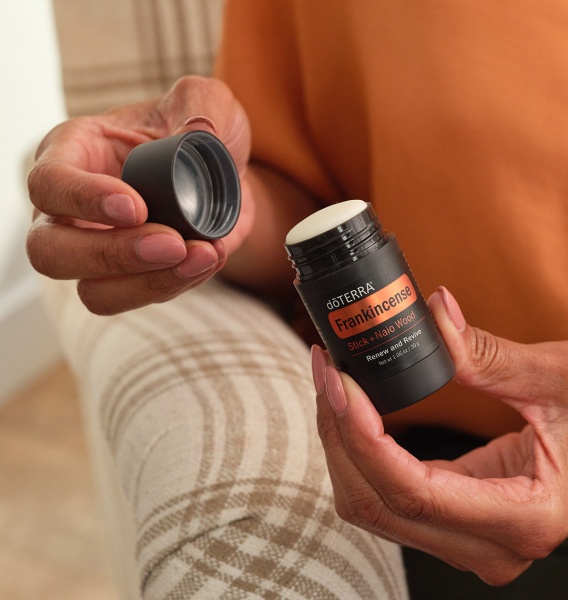 Стик «Ладан» doTERRA Frankincense Stick + Naio Wood, 30 г