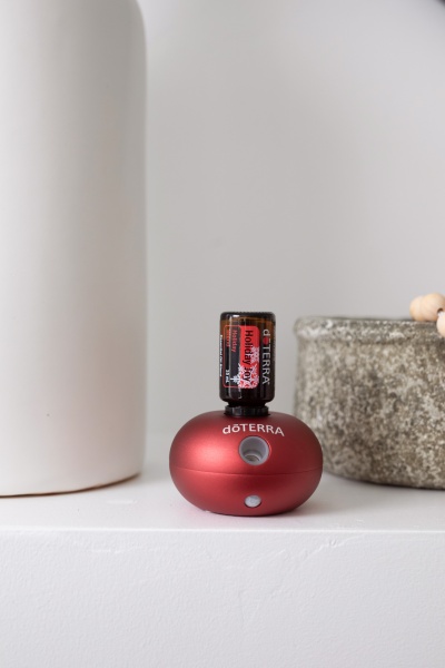 Набор doTERRA «Праздничный красный» портативный диффузор Bubble с датчиком движения и смесь «Холидей Джой» (15 мл)