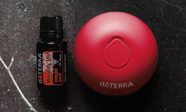 Набор doTERRA «Праздничный красный» портативный диффузор Bubble с датчиком движения и смесь «Холидей Джой» (15 мл)