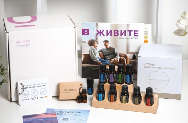 Набор эфирных масел doTERRA «Эфирный дом», 9х15 мл и 1х5 мл с диффузором и подставкой