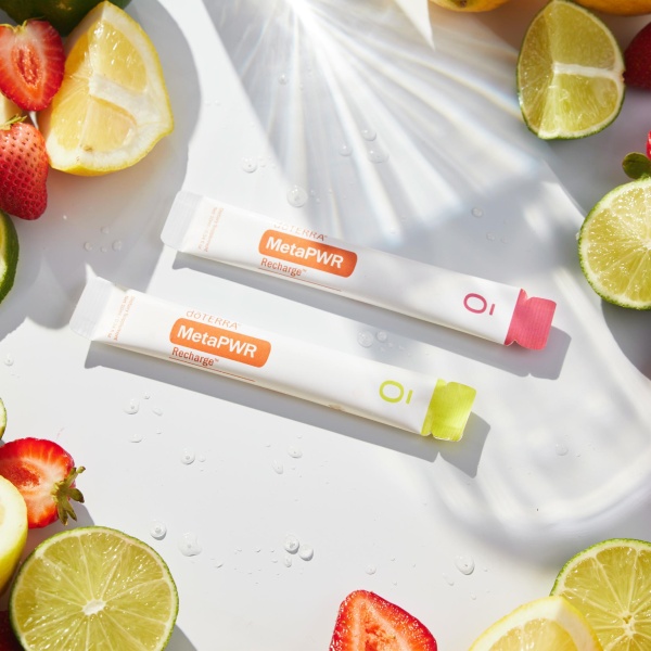 doTERRA MetaPWR Recharge (земляника лесная) смесь для приготовления электролитного напитка, 30 саше по 10 мл