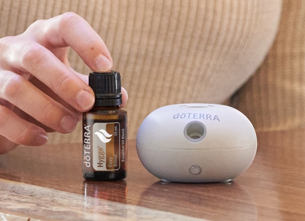 Набор doTERRA портативный диффузор Bubble с датчиком движения и смесь Hygge, 15 мл