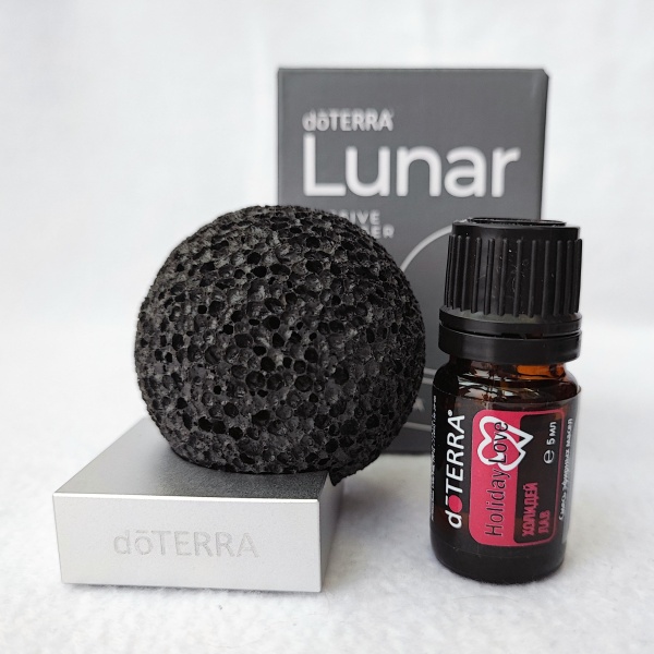 Набор doTERRA «Волшебное полнолуние» диффузор Lunar и смесь «Холидей Лав» (5 мл)