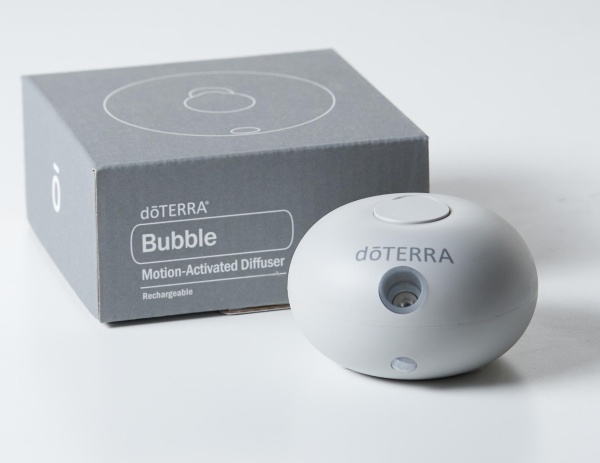 Набор doTERRA «Солнце внутри» портативный диффузор Bubble серый с датчиком движения и "Солнечный цитрус", 15 мл